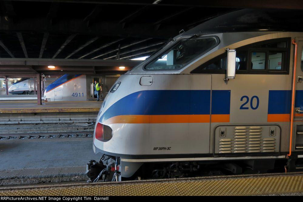 Three noses, MARC 20, 4911, Amtrak Acela